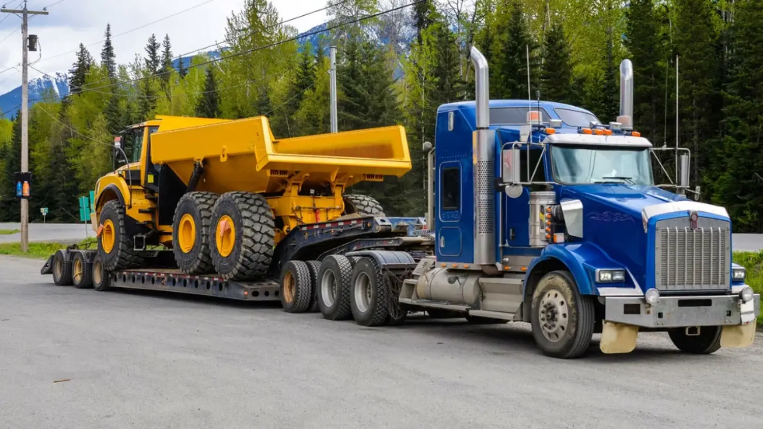 Equipment hauling service for heavy machinery and cargo